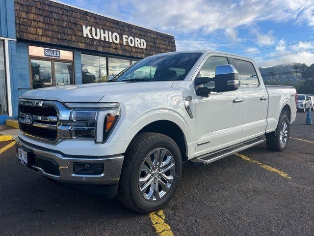 2025 Ford F-150 LARIAT 4WD SuperCrew 5.5' Box in White Metallic — front three-quarter view