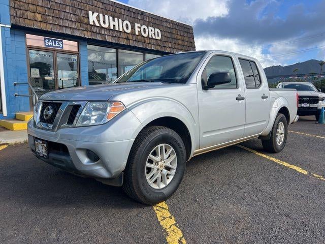 2017 Nissan Frontier Crew Cab 4x2 SV V6 Auto in Brilliant Silver — front three-quarter view