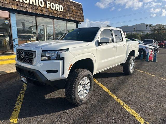 2024 Nissan Frontier Crew Cab 4x4 SV in Glacier White — front three-quarter view